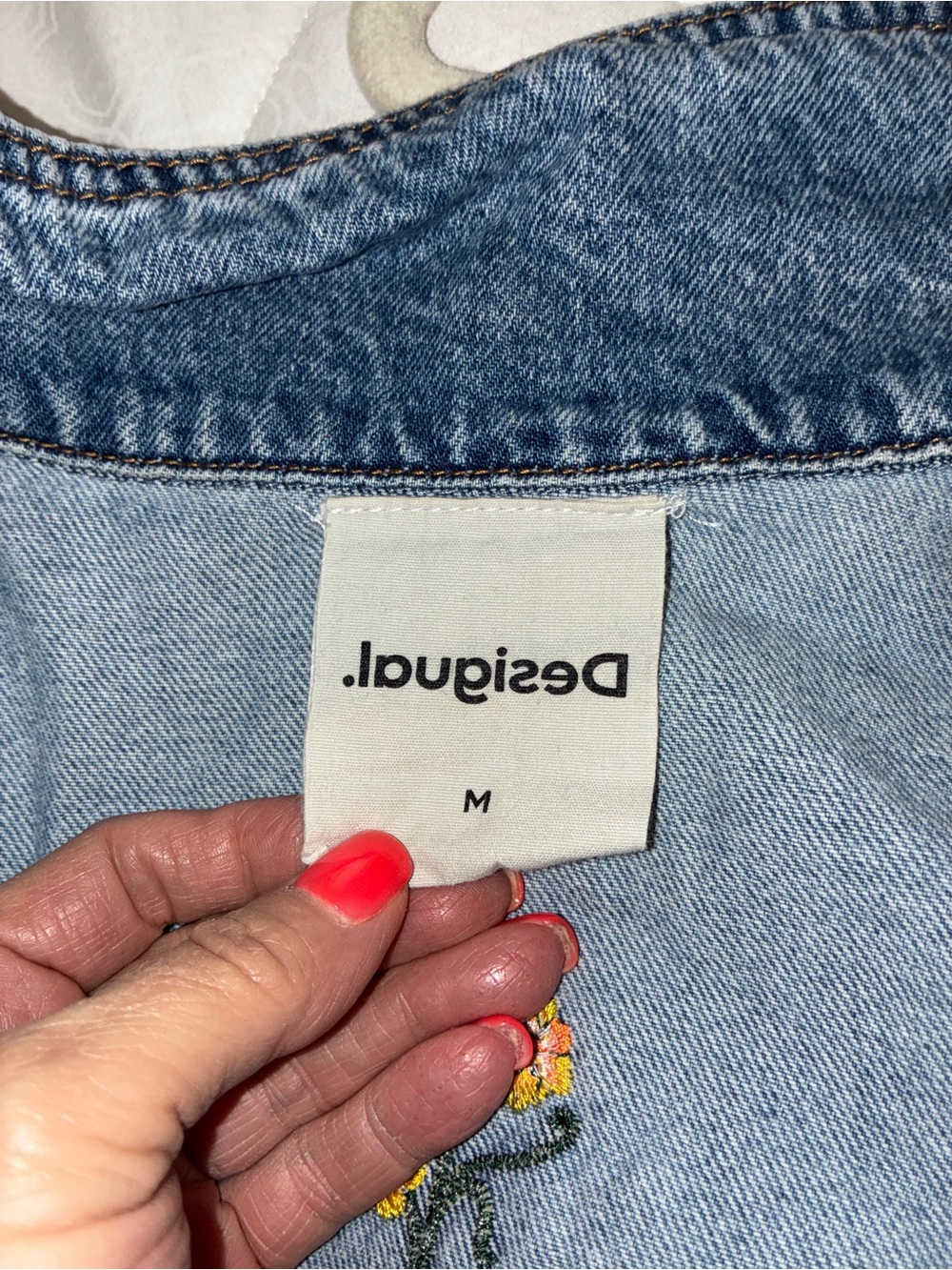 Desigual Embroidered Denim Trucker Jacket Sz M - Picture 4 of 14